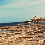 Pebbles, 1 * Marsalforn