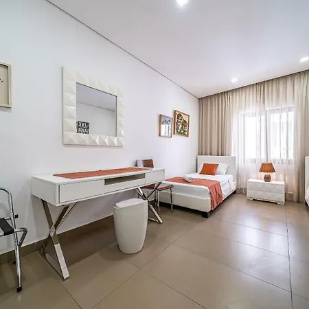 Pebbles, 1 Lejlighed