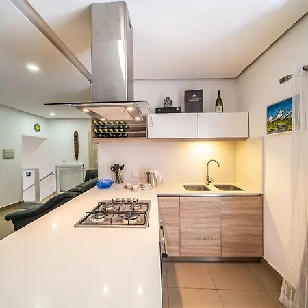 Pebbles, 1 * Marsalforn