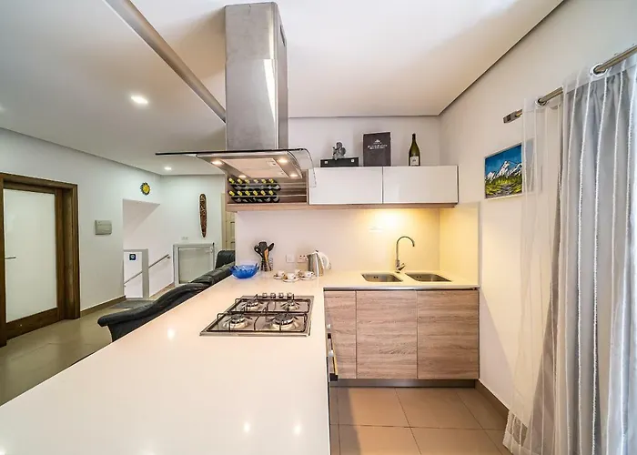 Pebbles, 1 * Marsalforn